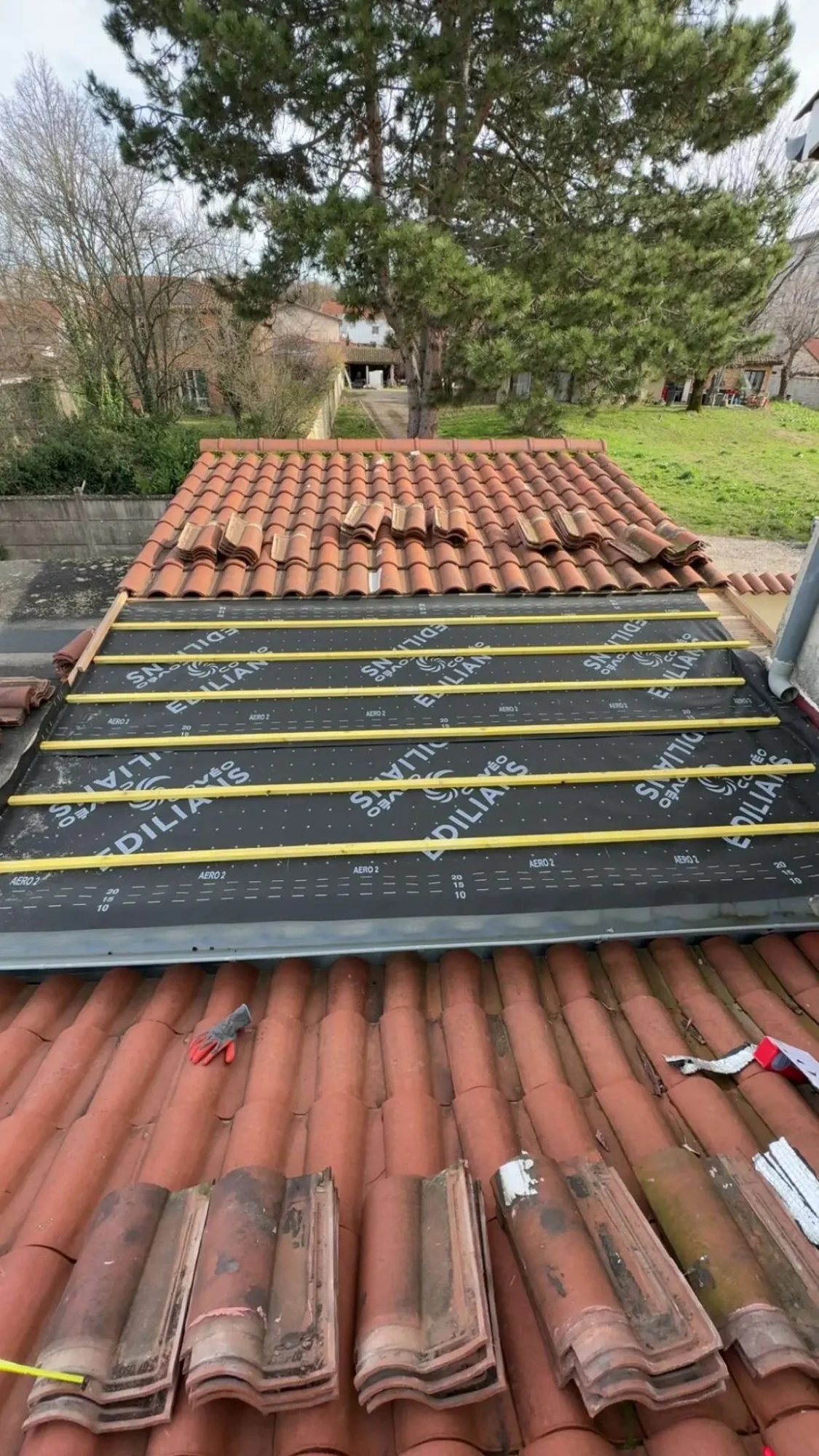 Rénovation toiture Nice avec remaniement des tuiles