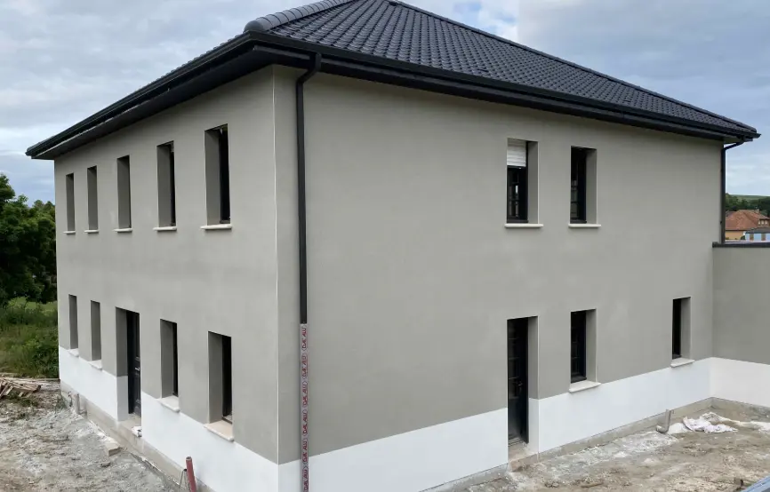 Rénovation façade Nice avec application d’enduit